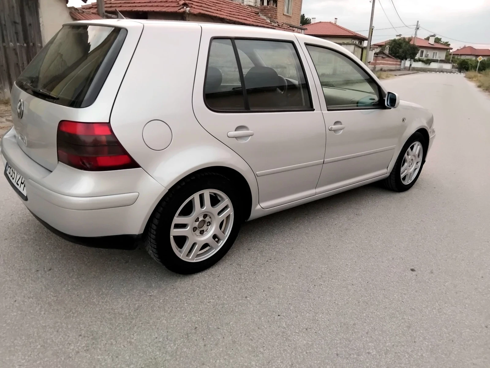 VW Golf 1.6iSR.101k + КЛИМА///, снимка 2 - Автомобили и джипове - 55712848