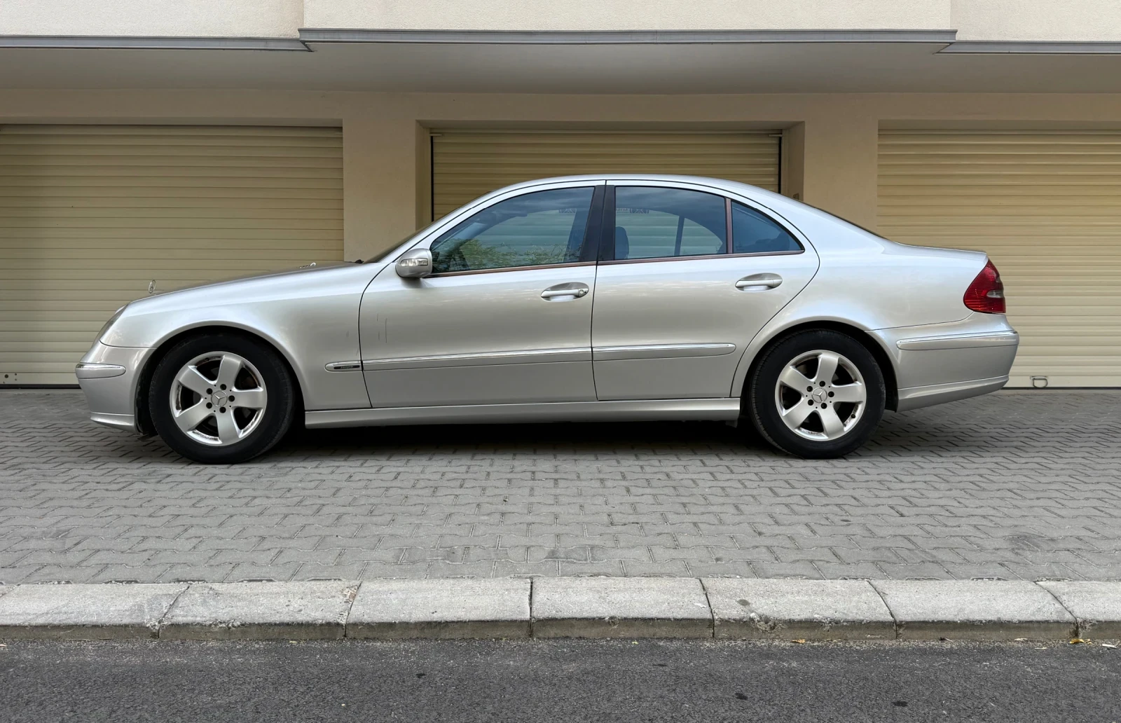 Mercedes-Benz E 270 Avantgarde , снимка 5 - Автомобили и джипове - 56417230