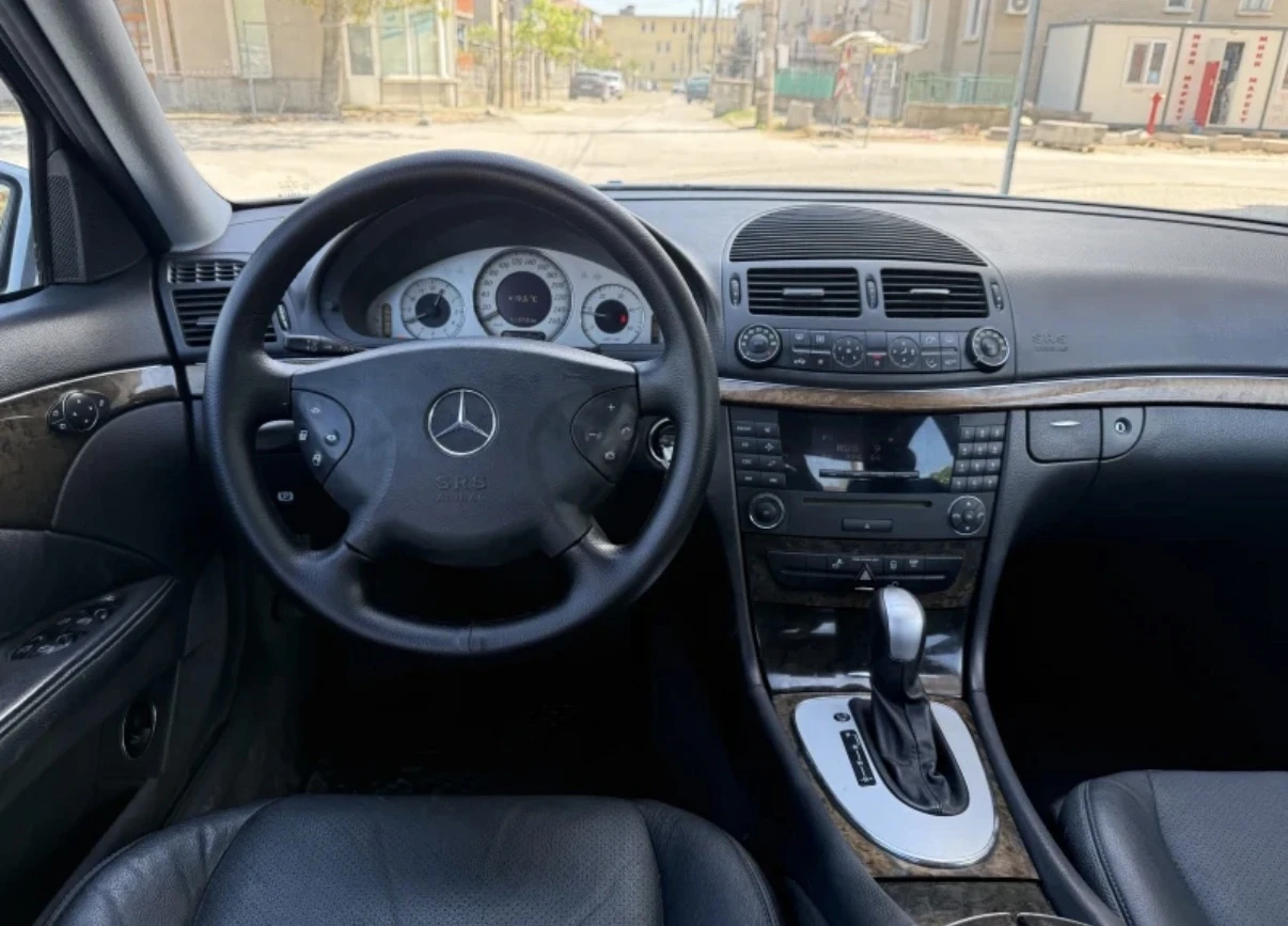 Mercedes-Benz E 270 Avantgarde , снимка 8 - Автомобили и джипове - 56417230