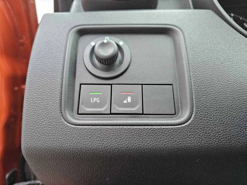 Dacia Duster 1.0 TCe 90 Stop&Start LPG, снимка 10 - Автомобили и джипове - 51189941