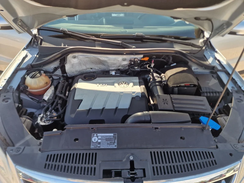 VW Tiguan 2.0 AVTOMAT, снимка 10 - Автомобили и джипове - 52187750