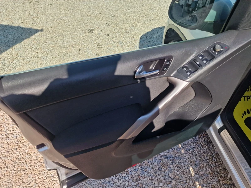 VW Tiguan 2.0 AVTOMAT, снимка 9 - Автомобили и джипове - 52187750