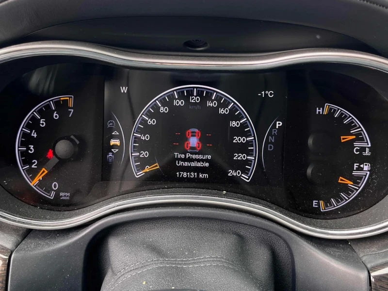 Jeep Grand cherokee * Summit * CARFAX * БЕЗ ПЪРВОНАЧАЛНА ВНОСКА, снимка 8 - Автомобили и джипове - 53057393