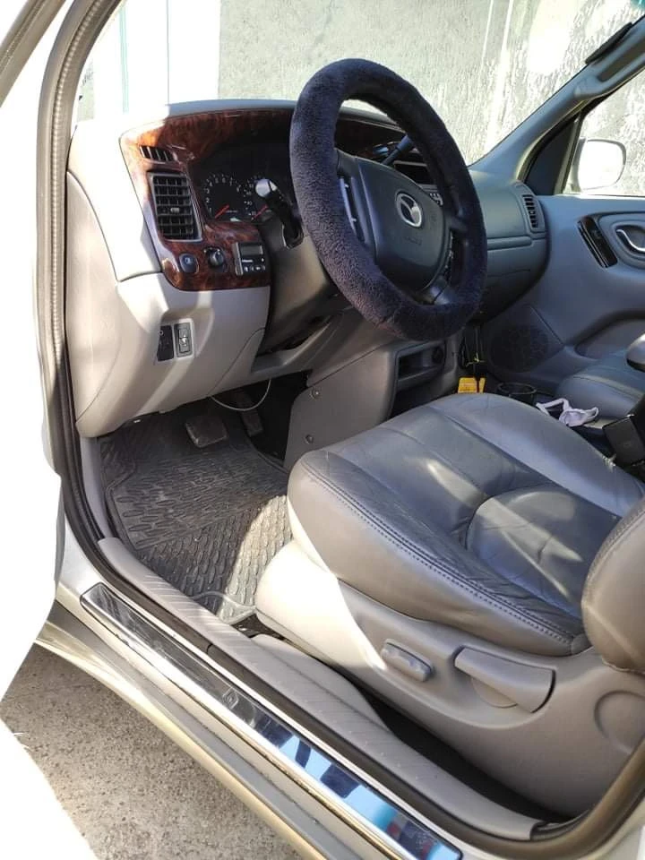 Mazda Tribute, снимка 10 - Автомобили и джипове - 47601893