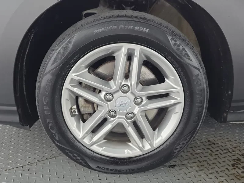Hyundai Kona 1.6 Turbo 4Wd Smart, снимка 5 - Автомобили и джипове - 56321566