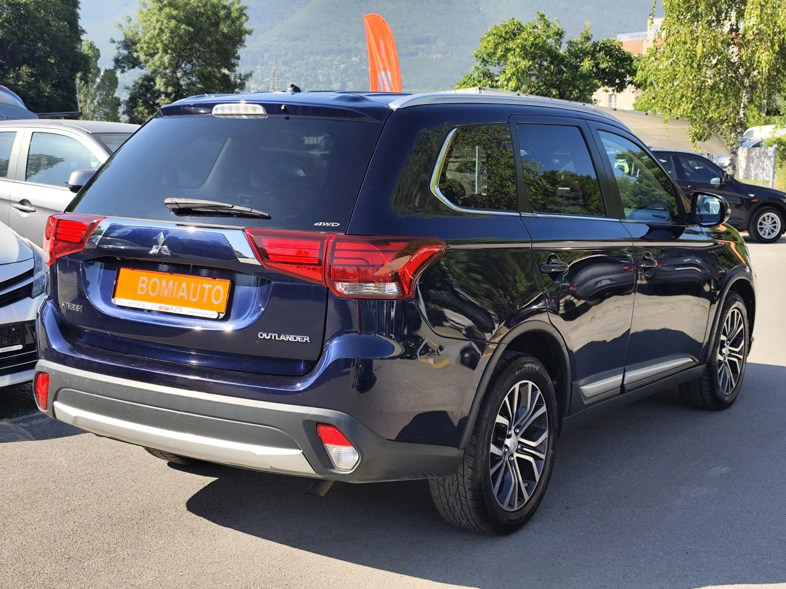 Mitsubishi Outlander 2.3D* FACE* 4X4* LED* Bi-XENON* 7 МЕСТА* 112000км! - изображение 4