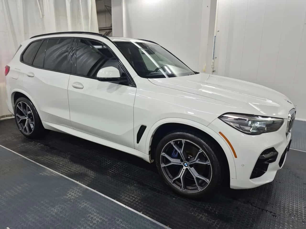 BMW X5  M-PACK | XDRIVE40I | SWAROVSKI | CARFAX - изображение 2