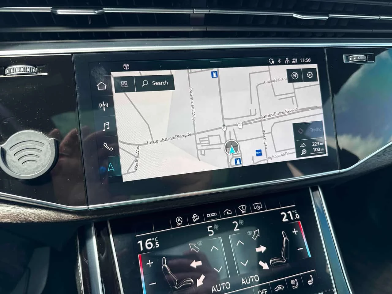Audi Q8 * Technik * B&O * PANO * ОБДУХВАНЕ *  360 * CARFAX, снимка 15 - Автомобили и джипове - 54556753