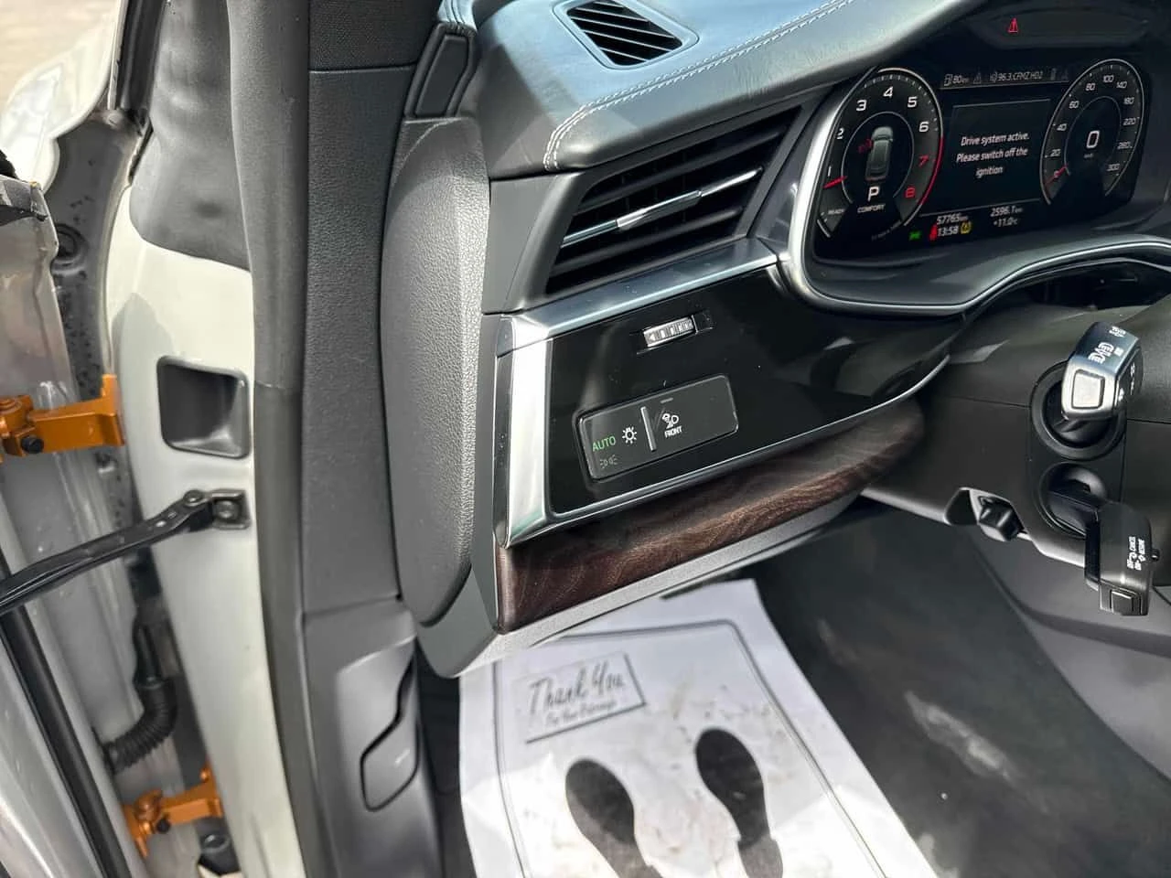 Audi Q8 * Technik * B&O * PANO * ОБДУХВАНЕ *  360 * CARFAX, снимка 12 - Автомобили и джипове - 54556753