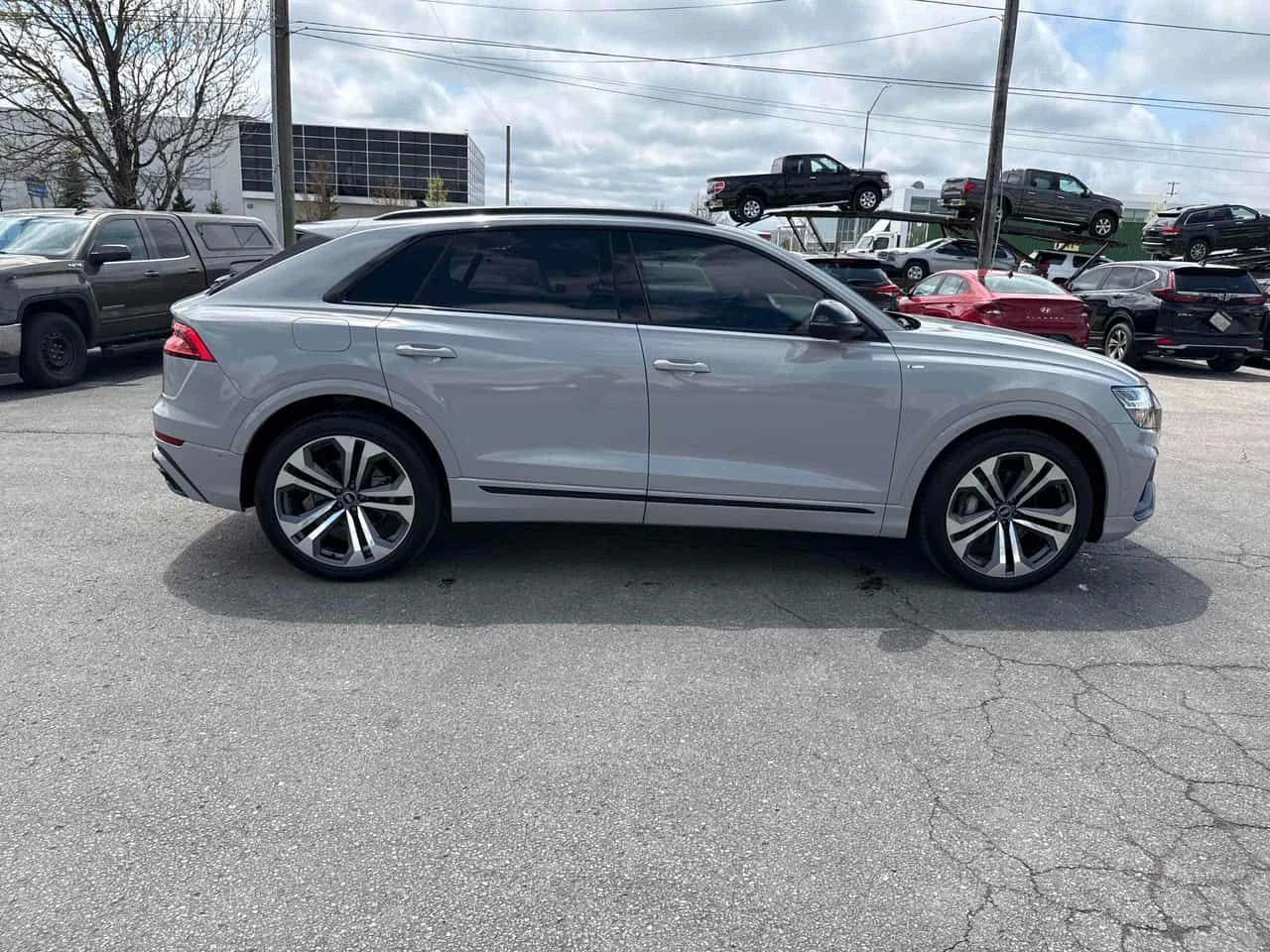 Audi Q8 * Technik * B&O * PANO * ОБДУХВАНЕ *  360 * CARFAX, снимка 3 - Автомобили и джипове - 54556753