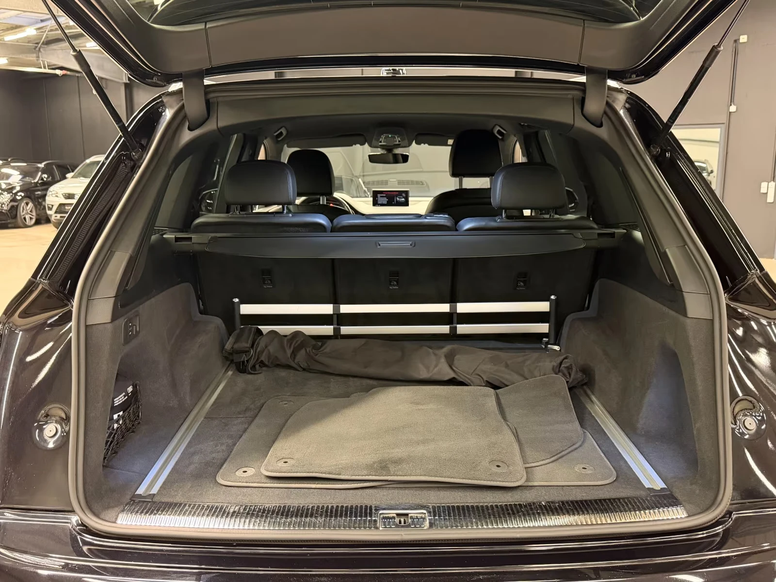 Audi SQ7 QUATTRO/435HP/BOSE/ОБДУХВАНЕ/360/292h, снимка 7 - Автомобили и джипове - 55230546