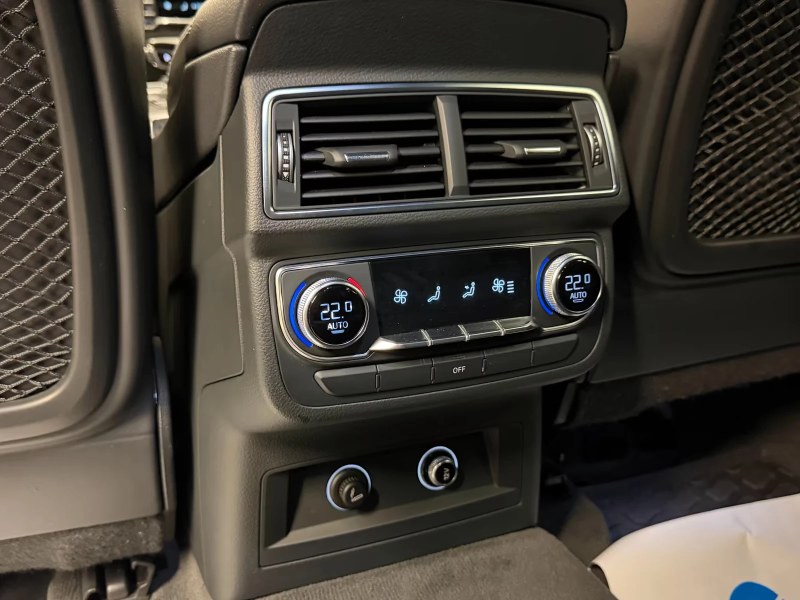 Audi SQ7 QUATTRO/435HP/BOSE/ОБДУХВАНЕ/360/292h, снимка 12 - Автомобили и джипове - 55230546