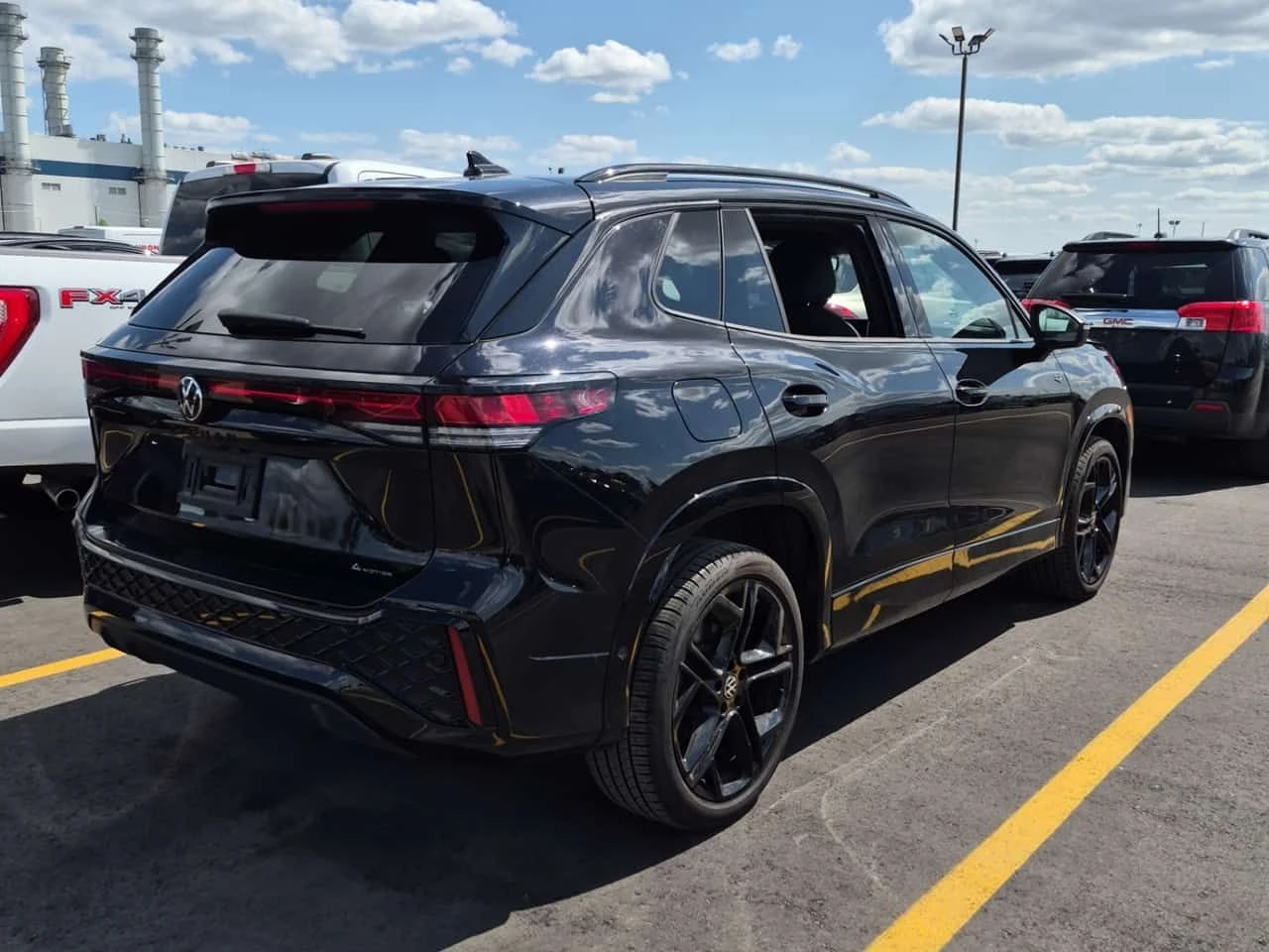 VW Tiguan * COMFORTLINE R LINE BLACK EDITION * CARFAX * , снимка 3 - Автомобили и джипове - 55500689