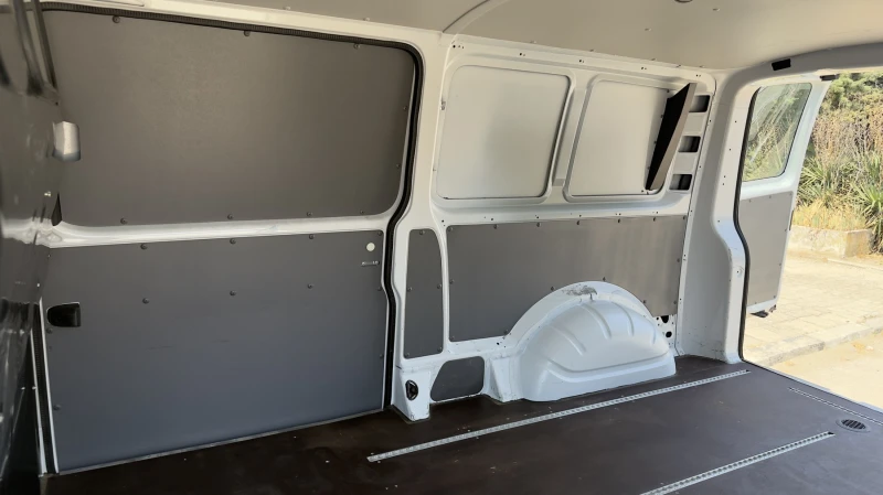 VW Transporter T 6.1 - 199к.с., снимка 13 - Бусове и автобуси - 52662406
