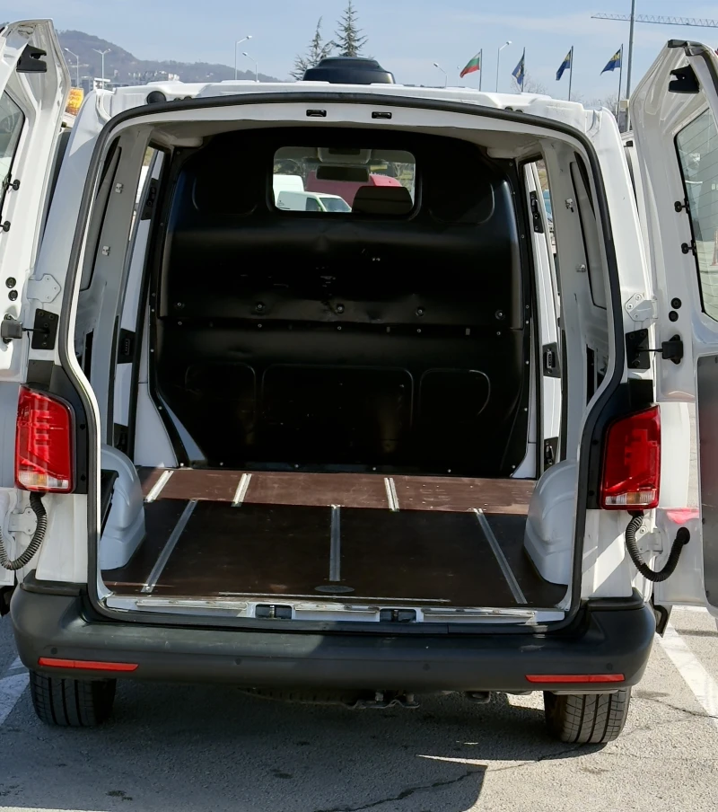 VW Transporter T 6.1 - 199к.с., снимка 12 - Бусове и автобуси - 52662406