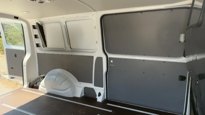 VW Transporter T 6.1 - 199к.с., снимка 14 - Бусове и автобуси - 52662406