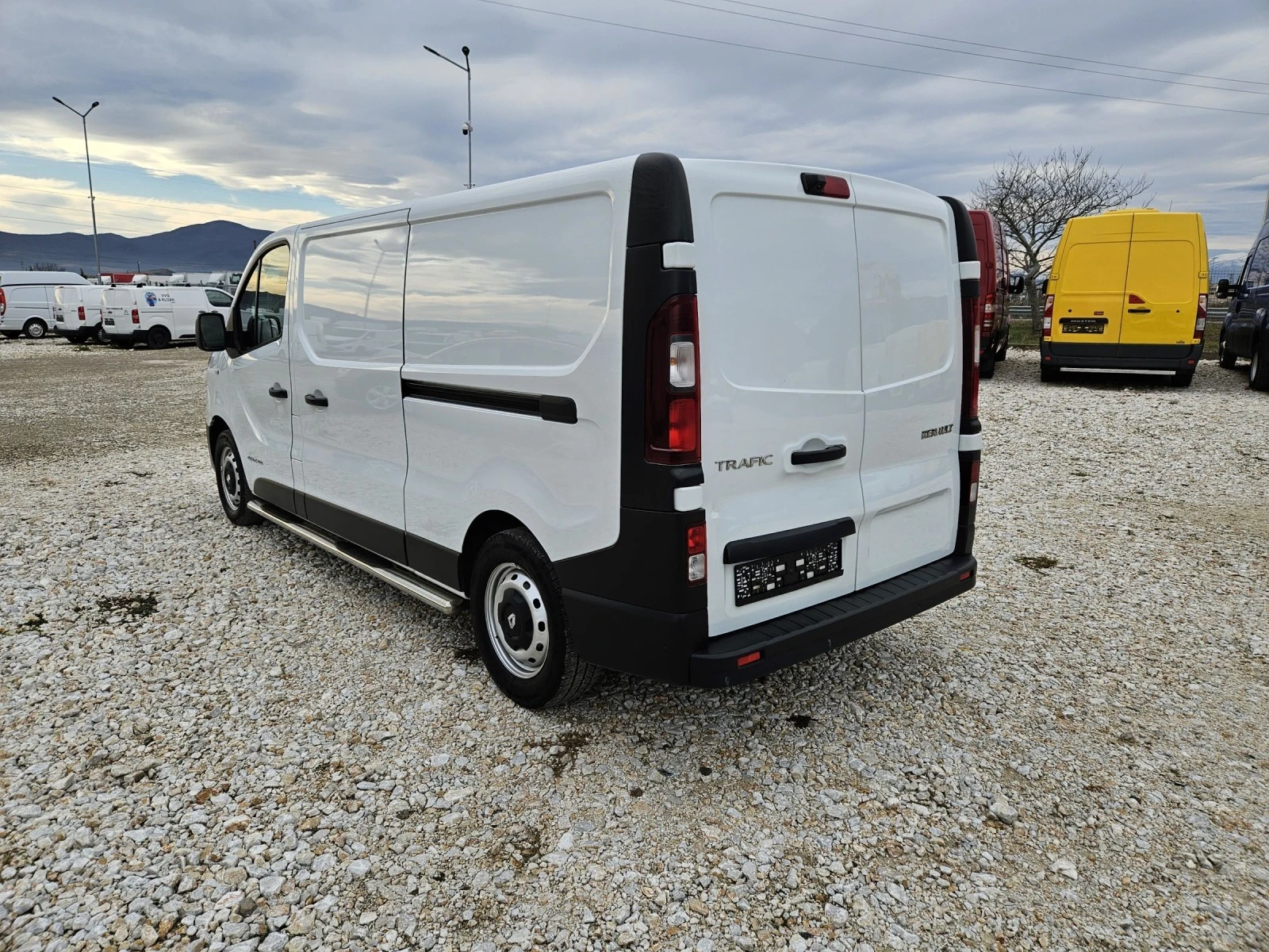 Renault Trafic ХЛАДИЛЕН - изображение 3