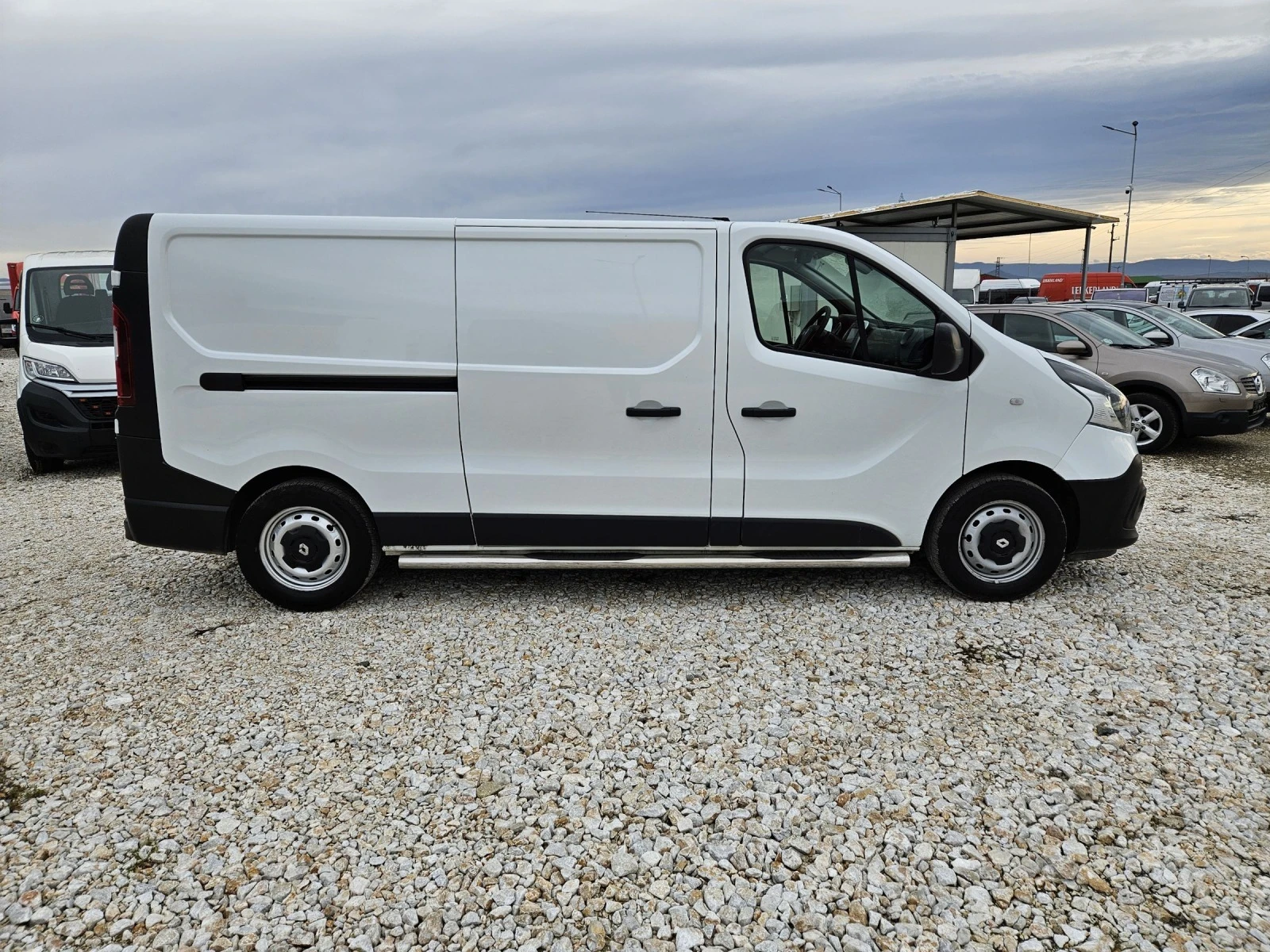 Renault Trafic ХЛАДИЛЕН - изображение 6