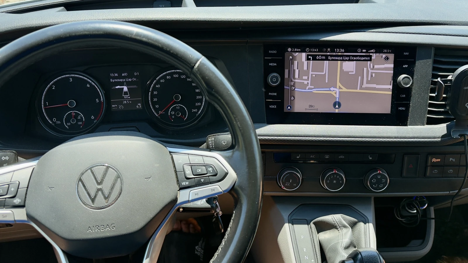 VW Transporter T 6.1 - 199к.с. - изображение 8