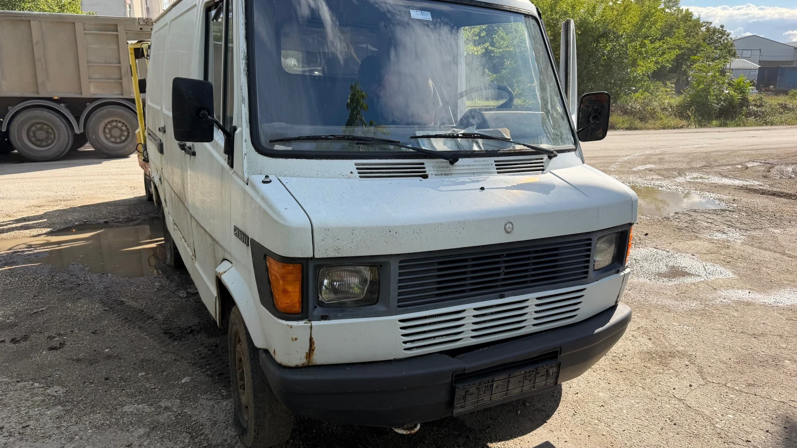 Mercedes-Benz 208