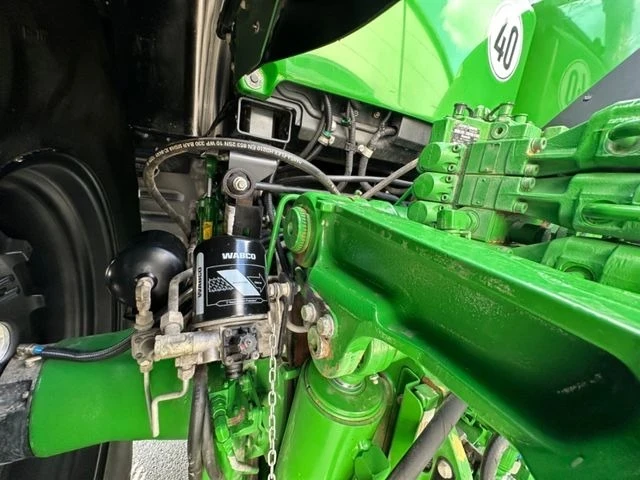 Трактор John Deere John Deere 7250R - изображение 8