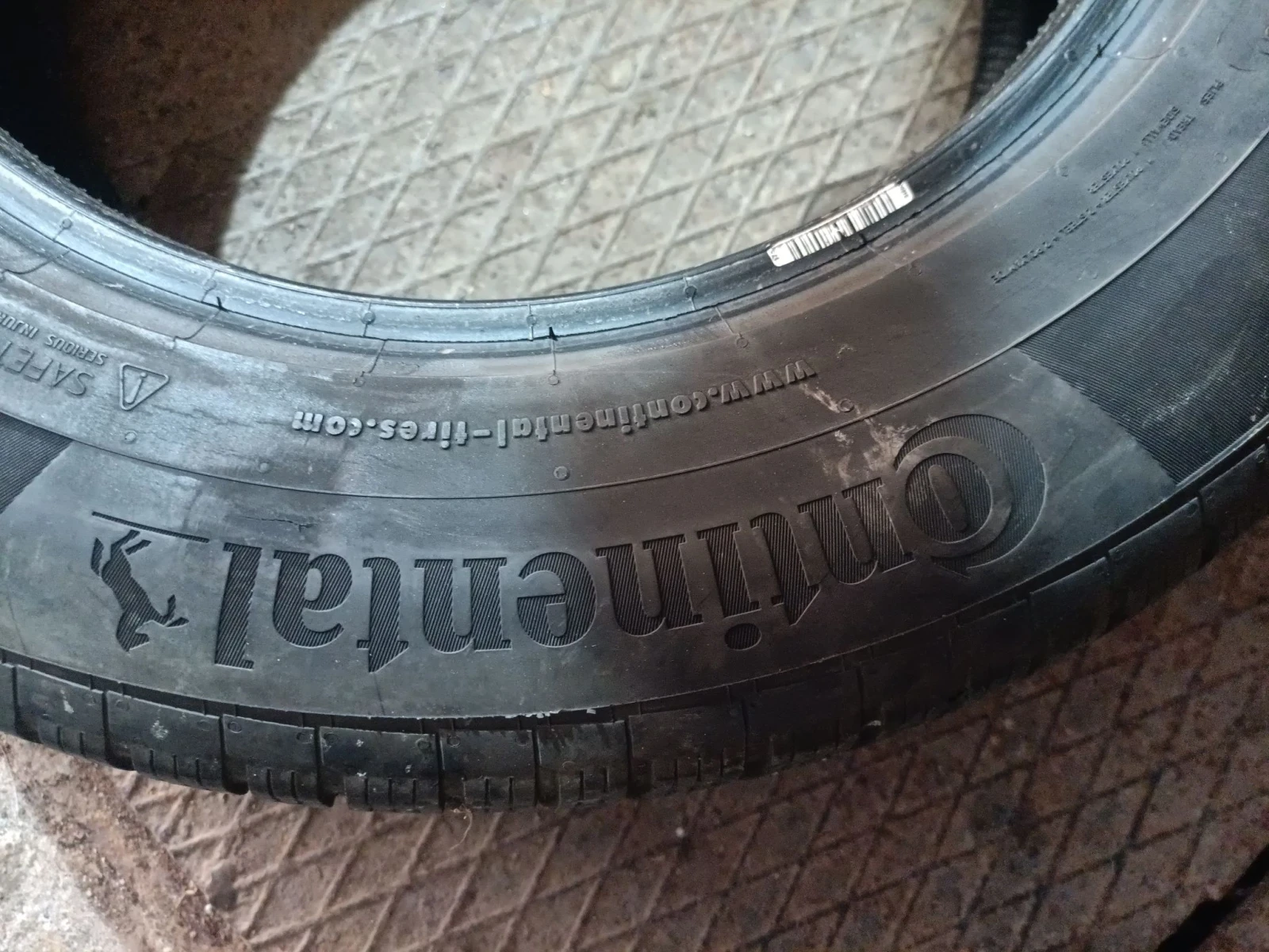 Гуми Зимни 215/65R16, снимка 3 - Гуми и джанти - 56644087
