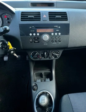 Suzuki Swift 1.3i 90к.с * Климатик*  - 1400 € / 2738.16 лв. - 86848750 12