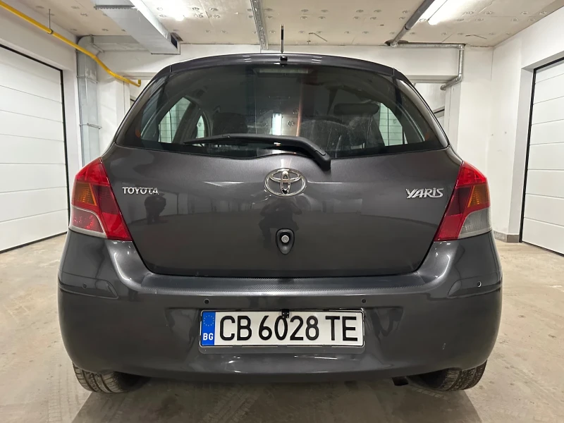 Toyota Yaris 6 скорости, снимка 11 - Автомобили и джипове - 49608190