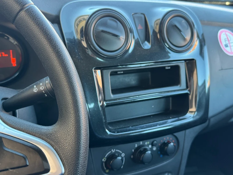 Dacia Sandero, снимка 13 - Автомобили и джипове - 52450925