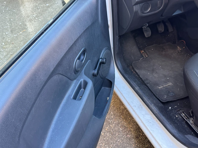 Dacia Sandero, снимка 2 - Автомобили и джипове - 52450925