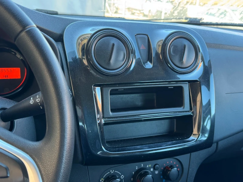 Dacia Sandero, снимка 3 - Автомобили и джипове - 52450925