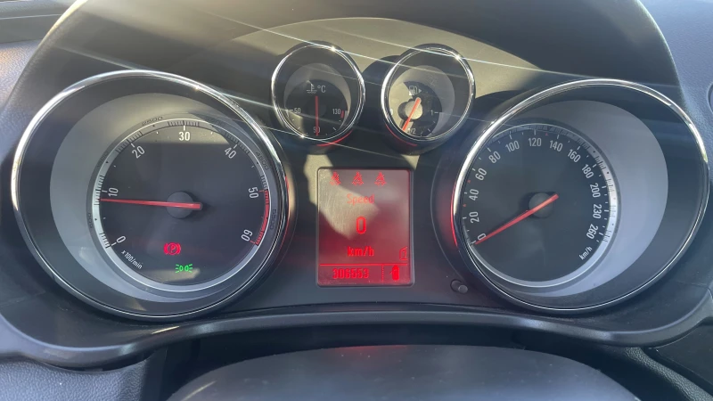 Opel Insignia 2.0 EcoFlex Sports Tourer, снимка 10 - Автомобили и джипове - 52073266