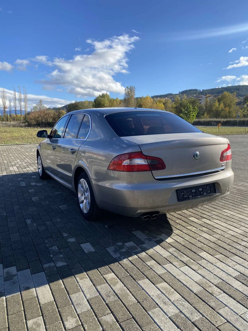 Skoda Superb 2.0 TDI * 140 к.с. * 6 скорости * Перфектна * , снимка 5 - Автомобили и джипове - 52667538