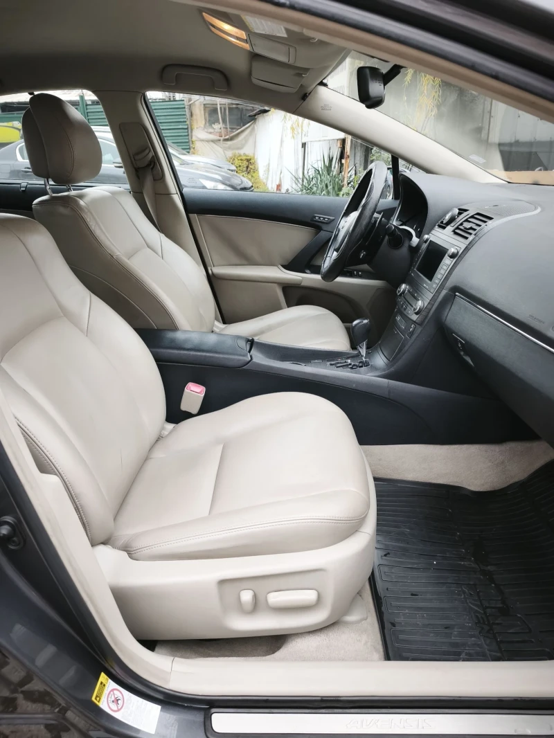 Toyota Avensis 2.0 Бензин/Авоматик, снимка 9 - Автомобили и джипове - 52669020