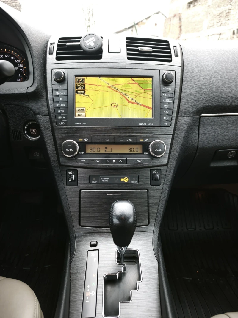 Toyota Avensis 2.0 Бензин/Авоматик, снимка 3 - Автомобили и джипове - 52669020