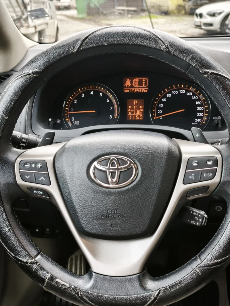 Toyota Avensis 2.0 Бензин/Авоматик, снимка 12 - Автомобили и джипове - 52669020