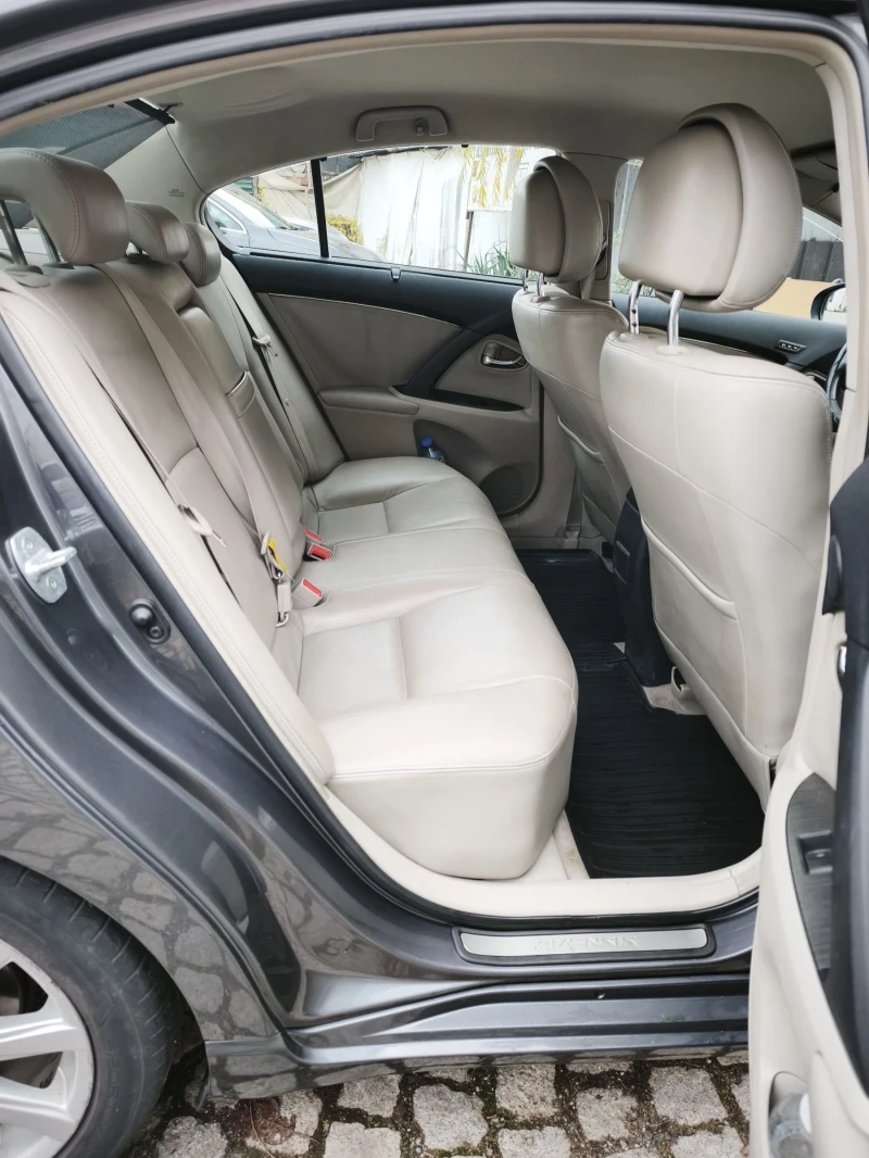 Toyota Avensis 2.0 Бензин/Авоматик, снимка 8 - Автомобили и джипове - 52669020