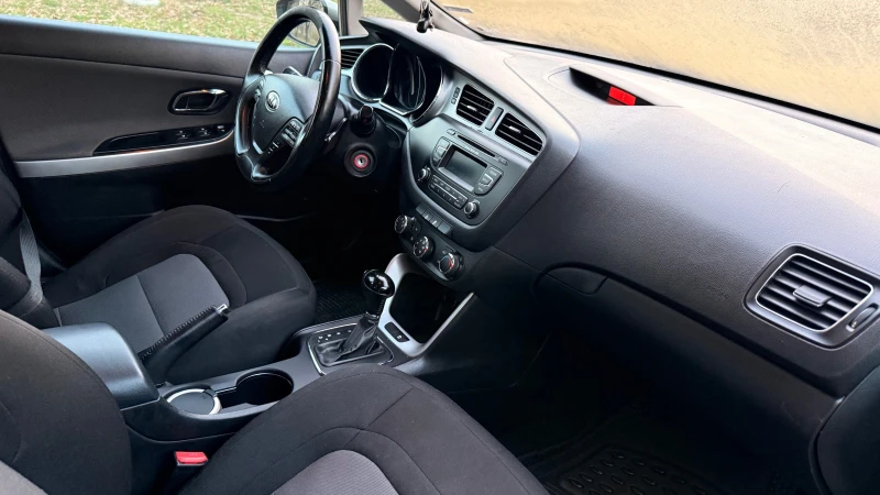 Kia Ceed 1.6 SW, снимка 2 - Автомобили и джипове - 52775322