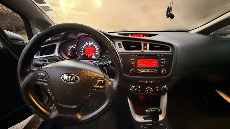 Kia Ceed 1.6 SW, снимка 16 - Автомобили и джипове - 52775322