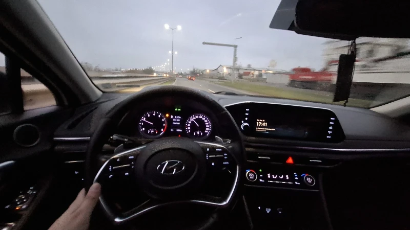 Hyundai Sonata 2.0 ТОП, снимка 13 - Автомобили и джипове - 52859500