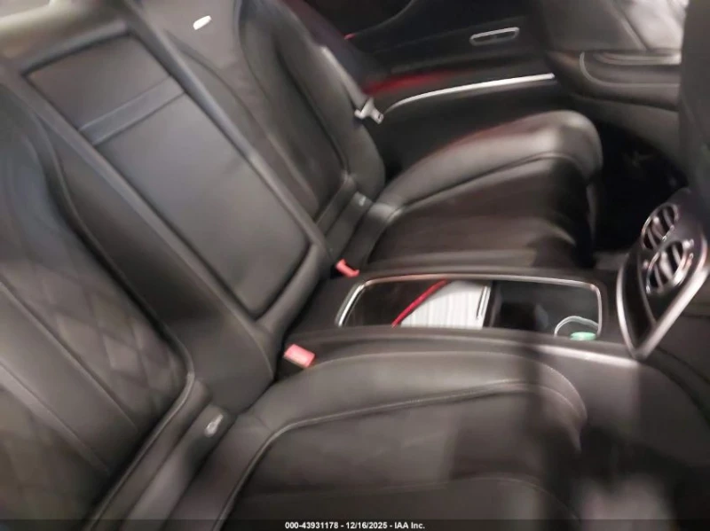 Mercedes-Benz S 63 AMG 4Matic, снимка 8 - Автомобили и джипове - 53221421