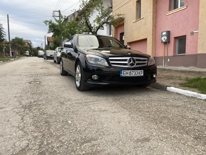Mercedes-Benz C 220, снимка 2 - Автомобили и джипове - 45571294