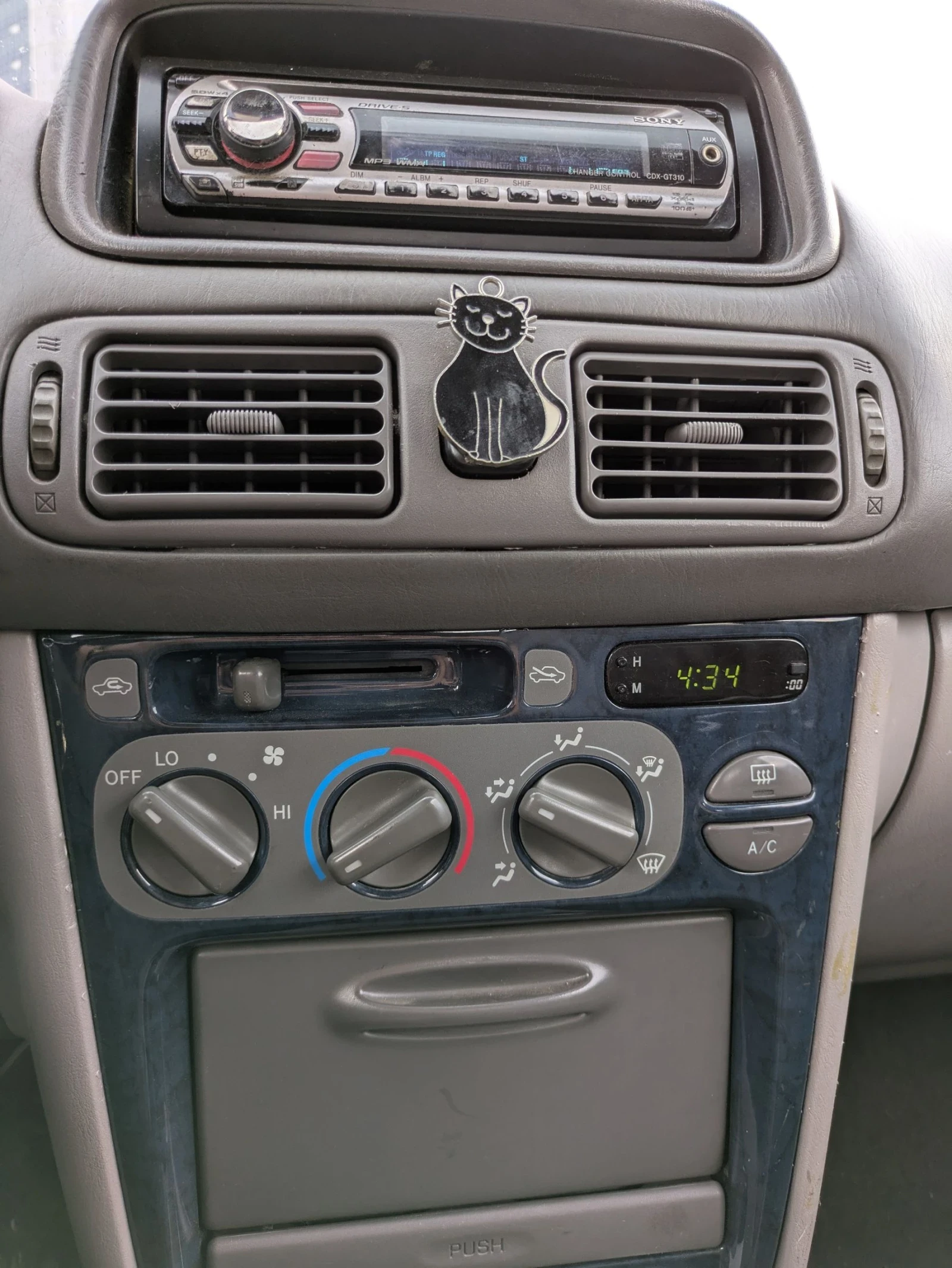 Toyota Corolla 1.6 - изображение 8
