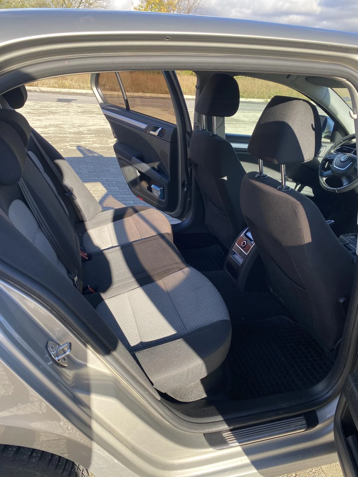 Skoda Superb 2.0 TDI * 140 .. * 6  *  *  | Mobile.bg   11