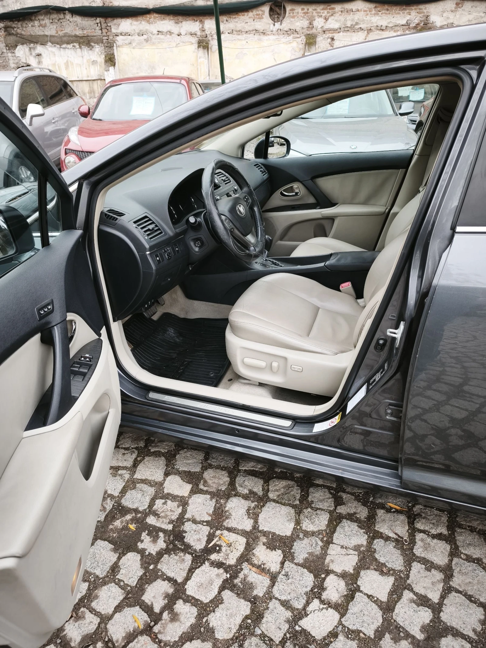 Toyota Avensis 2.0 Бензин/Авоматик - изображение 6