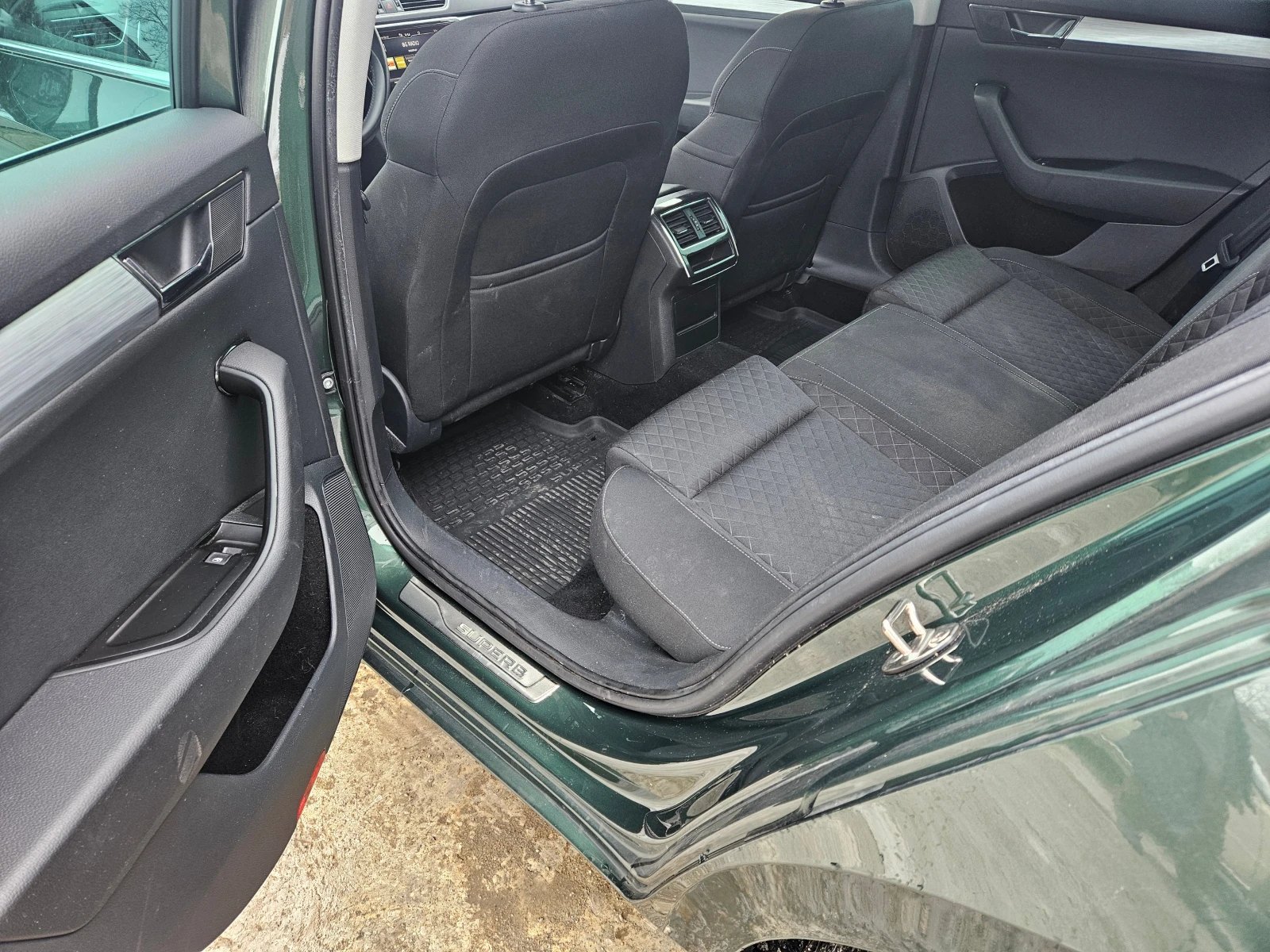 Skoda Superb 2.0 150HP, снимка 9 - Автомобили и джипове - 53837109