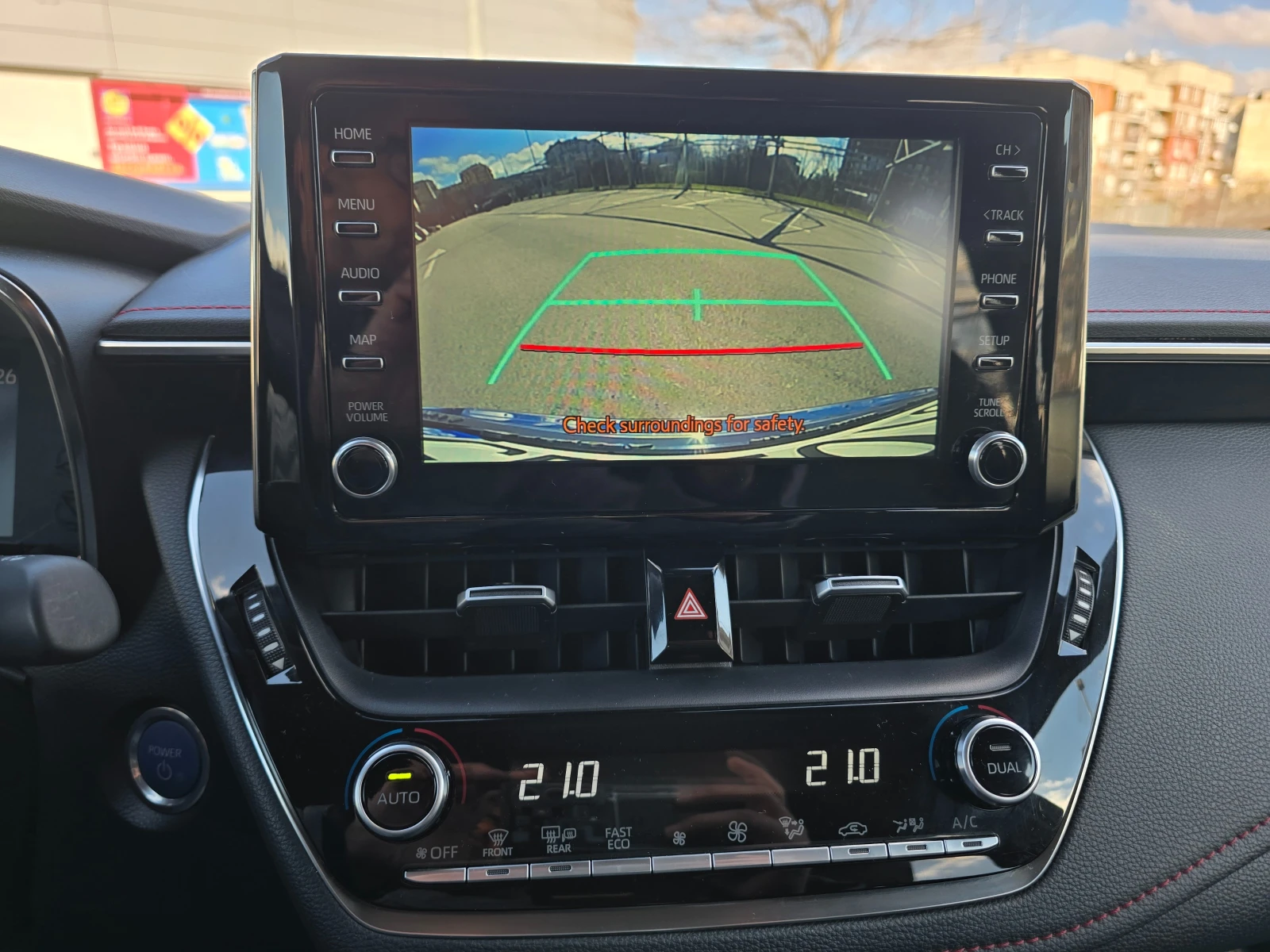 Toyota Corolla Touring Sport 2.0h Luxury - изображение 10