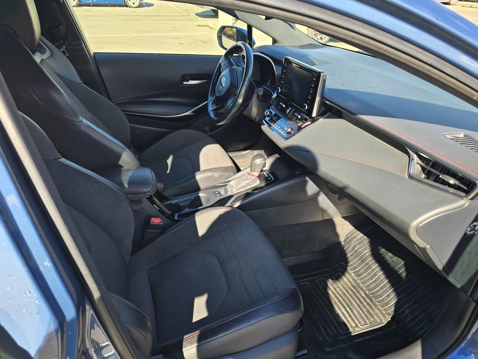 Toyota Corolla Touring Sport 2.0h Luxury, снимка 14 - Автомобили и джипове - 53620200