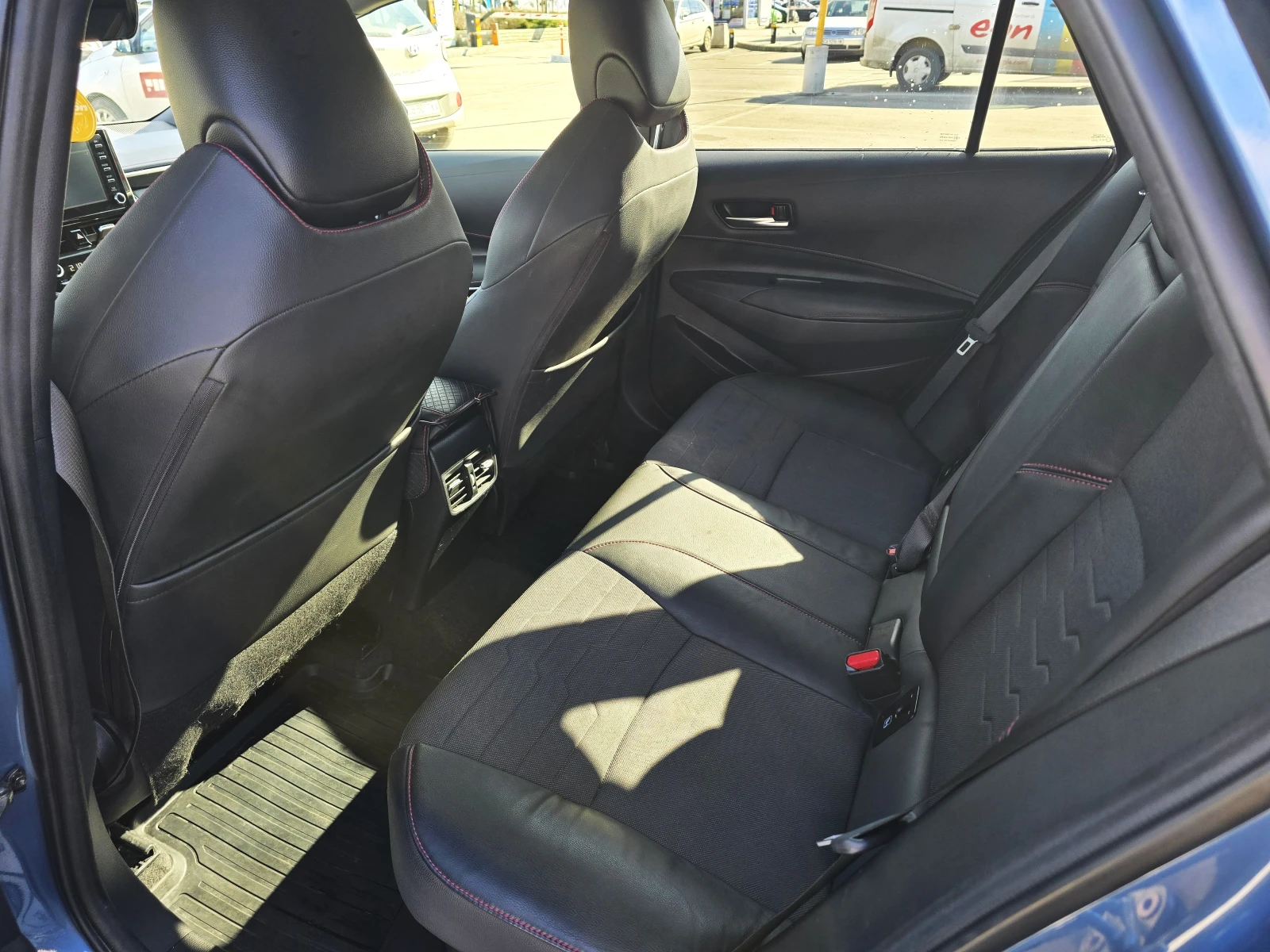 Toyota Corolla Touring Sport 2.0h Luxury, снимка 15 - Автомобили и джипове - 53620200