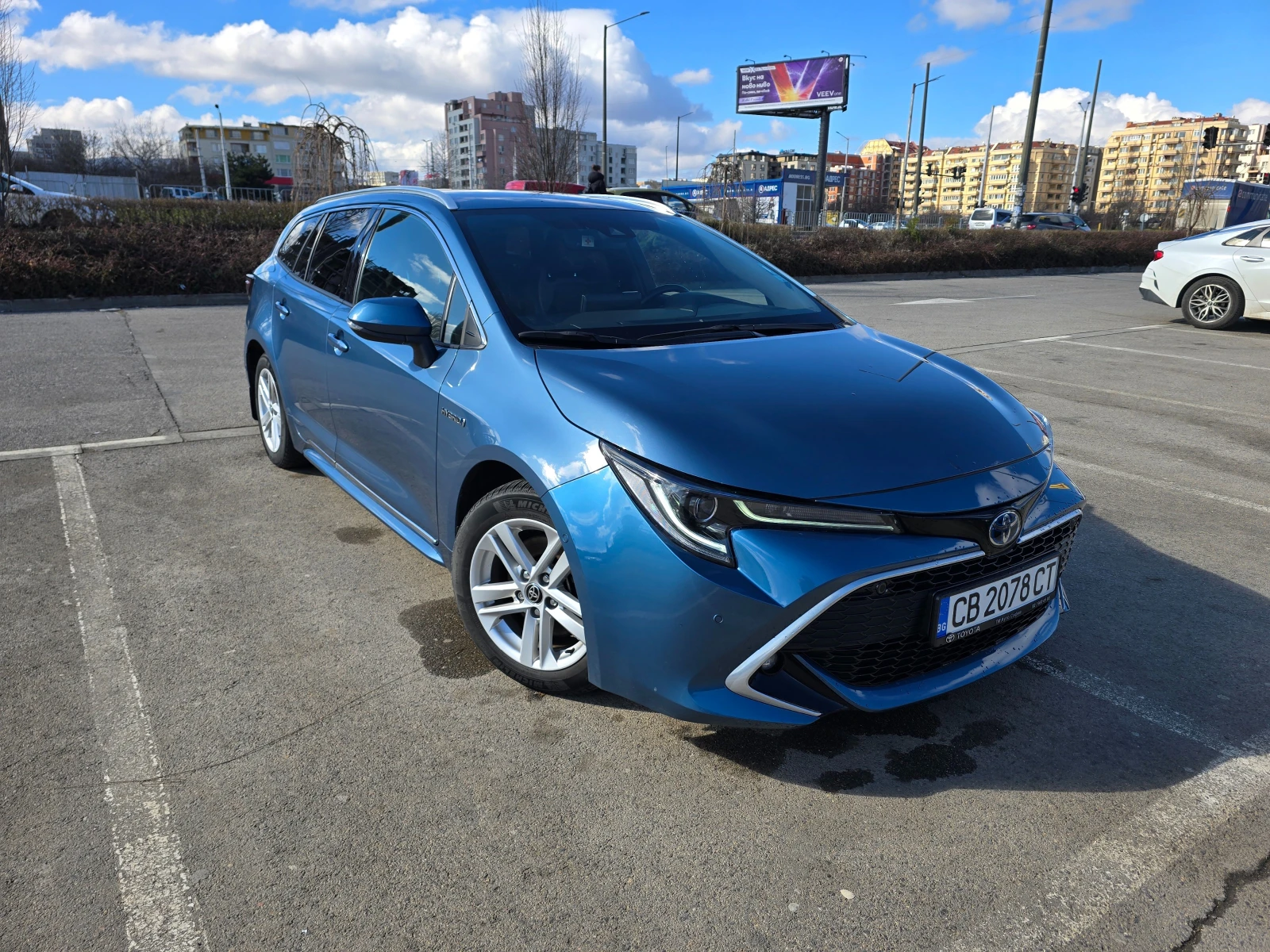 Toyota Corolla Touring Sport 2.0h Luxury - изображение 7